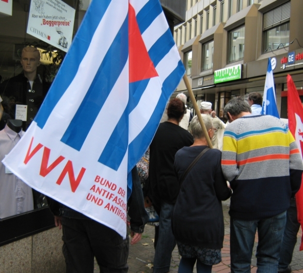 Im Demonstrationszug während des Antikriegstags am 1. September 2012.