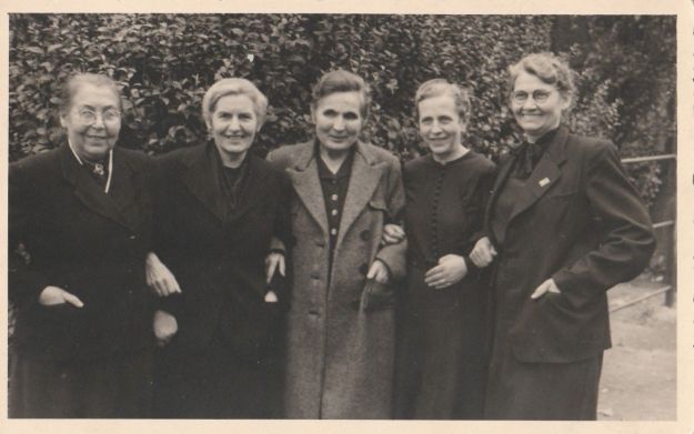Frauen ermordeter Gelsenkirchener Widerstandskämpfer 1948 (v.l.n.r.) Auguste Frost, Anna Bukowski, Emma Rahkob, Änne Littek, Luise Eichenauer